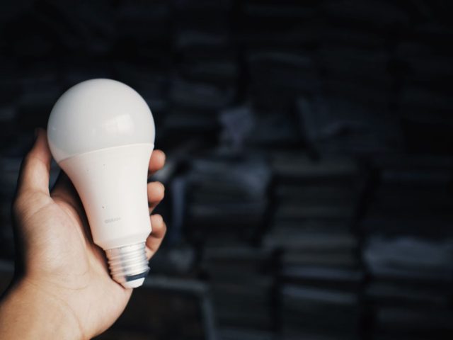 Adapter une lampe ancienne pour ampoule LED en toute sécurité